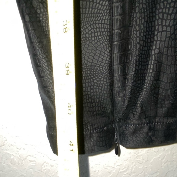 Good American The Croc Exec Black High Waist Faux Leather
Pants SZ 4 - Picture 13 of 16